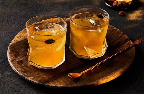 Scotch is renowned for its oaky flavour, We’ve paired it with black cardamom pods, sweetened with vanilla and ginger beer, for a refreshingly complex cocktail. 