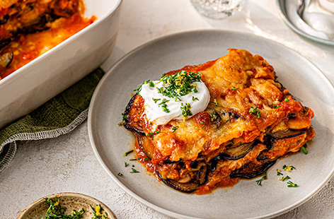 Demi's aubergine parmigiana is hearty and healthy. It's packed with 2 of your 5-a-day, and the butter beans make it extra filling and are a great source of plant protein. It's topped with a zesty dill gremolata and a dollop of yogurt for freshness.