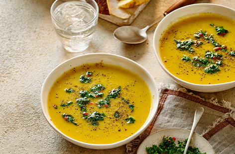 Welcome in the beginning of the autumnal harvest with golden swede, filled with big flavours in this healthy vegan soup