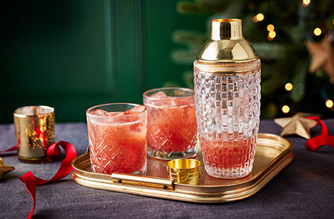 Treat yourself to this wonderful sweet-and-sour cocktail and give this Christmas tipple a whirl.