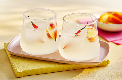 Making spicy margaritas at home couldn’t be easier with our chilli ice cube hack. Give it a go to make this sweet ‘n’ spicy Peach Marg.