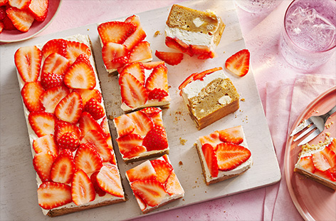 Combine the flavours of a strawberry cheesecake with blondies for an epic summer bake! A simple blondie is studded with white chocolate chunks and crumbled biscuits for the base, then loaded with a strawberries and cream cheesecake topping – wow!