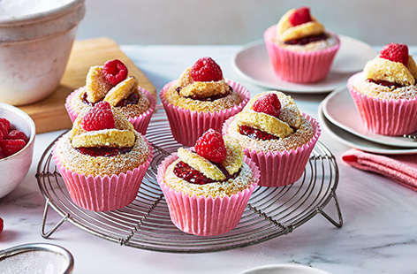 Simple yet stunning, these pretty little classic cakes are a sensation every time