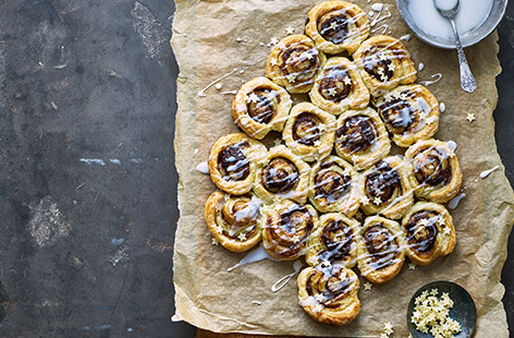 Tear your way through this sweet and spicy Christmas bake.