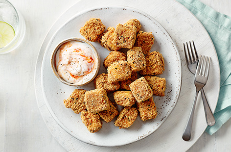 Upgrade your snack game with these crispy paneer bites. Coat your cheese in breadcrumbs, then bake until crispy and golden. Serve with chilli yogurt for dipping.
