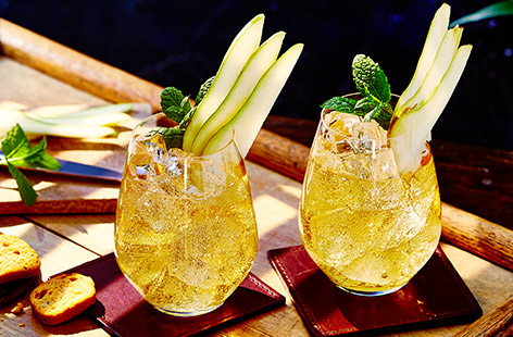 Create a sweet summer sundowner using Scotch whisky, subtly sweet pear cider and black tea in this easy recipe. Top with ice cubes and garnish with a fanned pear for the perfect sunset tipple.