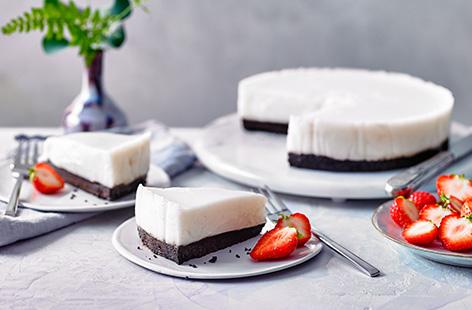 Make this indulgent vegan cheesecake recipe for a vegan twist on a classic dessert. With a dark Oreo base and creamy vanilla topping, this is the perfect dinner party dessert - keep it simple or serve with berries or chocolate sauce.