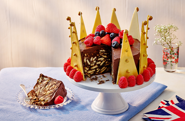 Chocolate biscuit crown cake