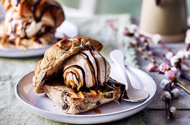 Hot cross bun ice cream sandwiches