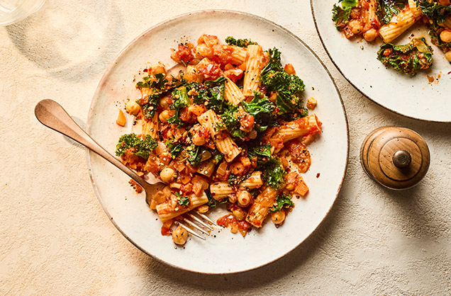 Kale and chickpea pasta