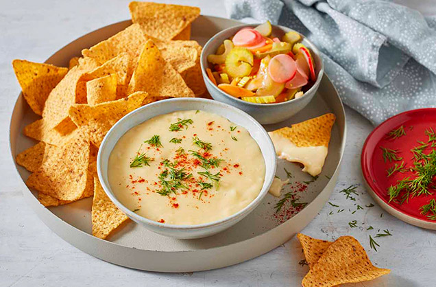 Mix ’n’ match cheese fondue nachos