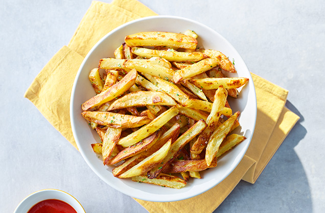 Oven chips with rosemary salt