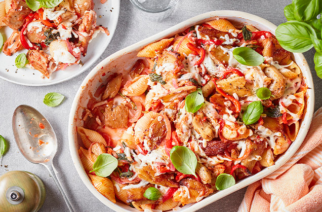 Vegan spicy 'chicken' pasta bake