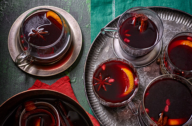 Pomegranate & vanilla mulled wine