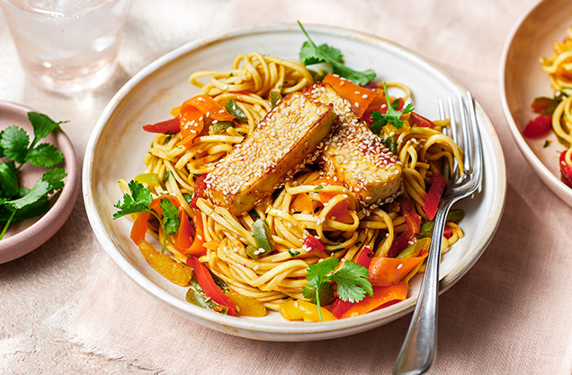 Sweet chilli noodles with crispy paneer