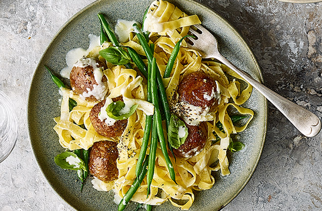 Veggie ‘meatballs’ with creamy tagliatelle and green beans