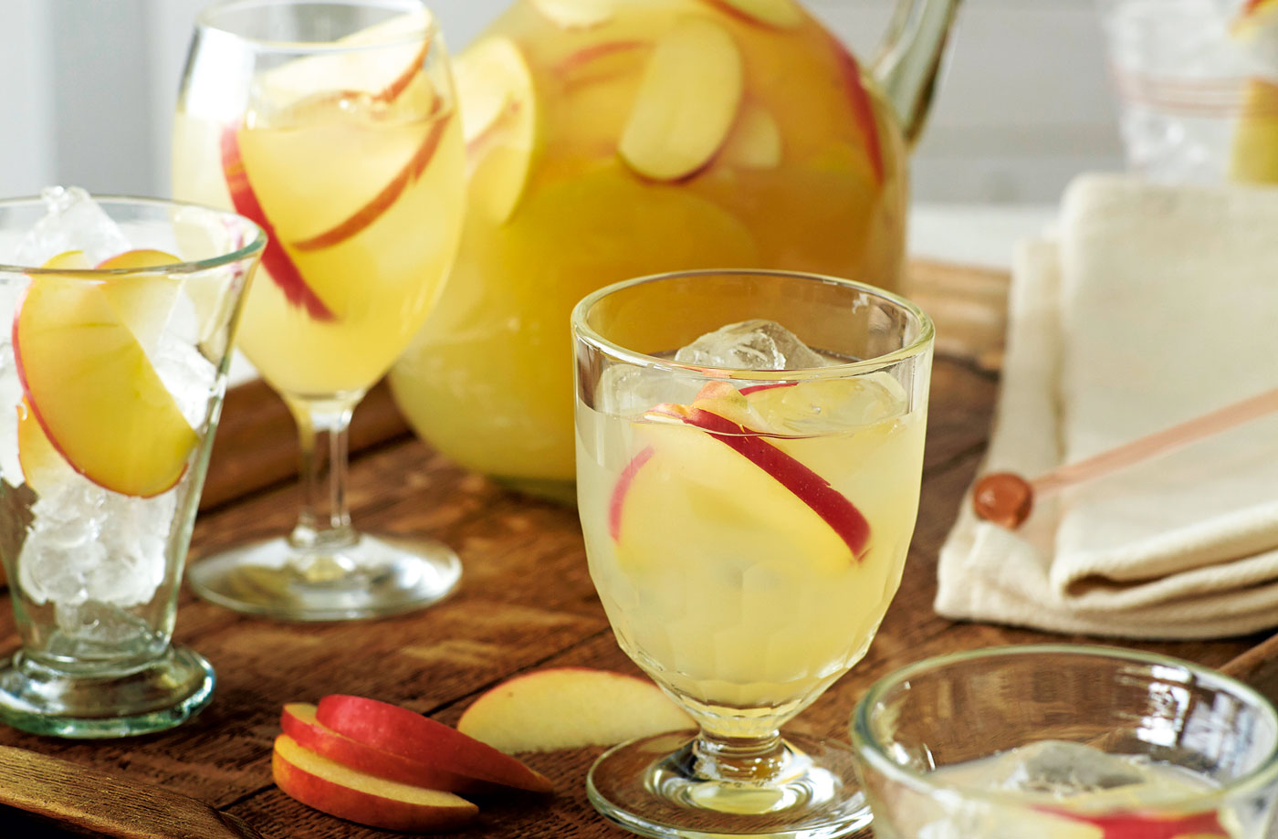 Apple, vodka and ginger beer cocktail recipe