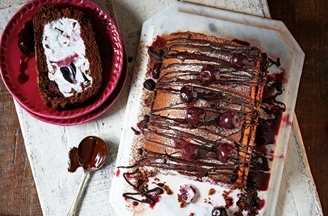 This rich, decadent alternative Christmas dessert has all you need for the perfect Christmas dinner finale