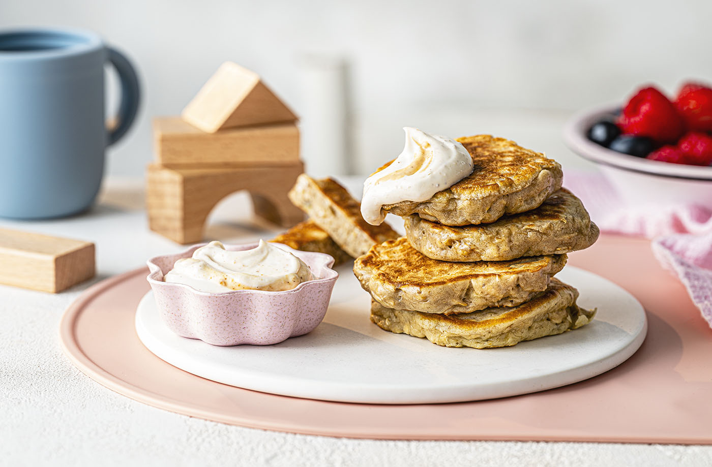Banana pancakes with oats and almond yogurt recipe