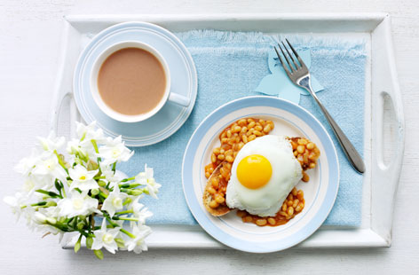 Reliable mum breakfast in bed: Treat that special someone to a special breakfast... in bed! Flavoursome barbecue beans on toast with an egg - a real feast and a great way to start the morning