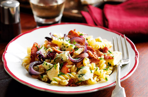 A super-simple and super-tasty pasta dish with just six ingredients, this is sure to become a midweek favourite. Bacon and blue cheese are a strong pairing and are complemented by the sweetness of the red onions.