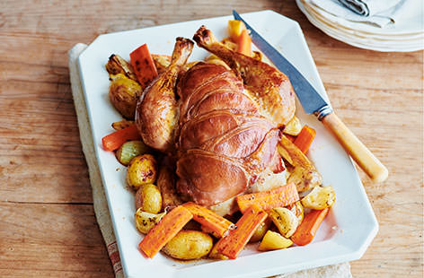 Rustle up a delicious dinner that the whole family will love, classic roast chicken topped with crispy bacon and cooked with potatoes, carrots, lemons and garlic. This simple Sunday dinner involves minimal effort for maximum flavour