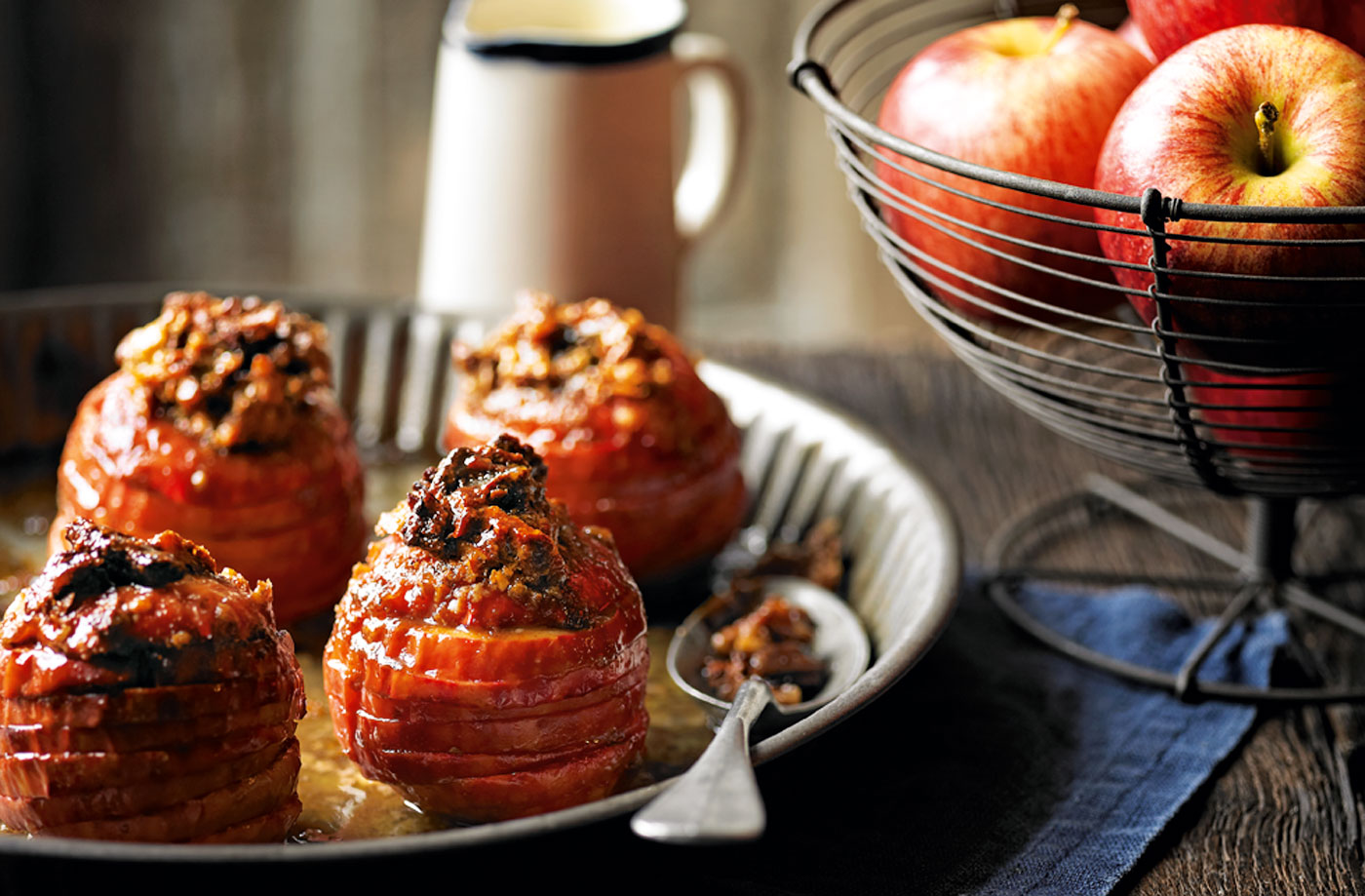 Baked apples with spiced pecans recipe