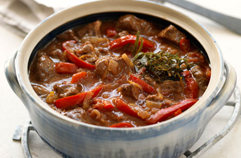 Though it includes ginger and red peppers, this beef casserole has a distinctively Irish lilt. Beef and onions, simmered in guinness,  A warming winter favourite