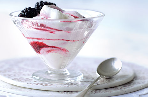 Whip up this rich, creamy blackberry fool in no time and enjoy the fresh flavours of the season's best blackberries