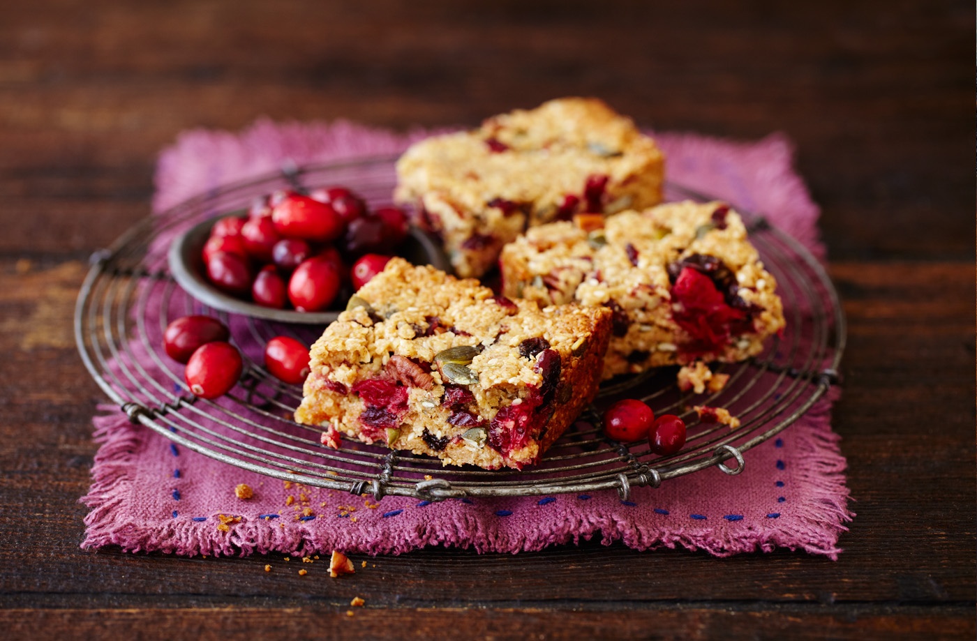Cranberry, papaya and seed packed granola bars recipe
