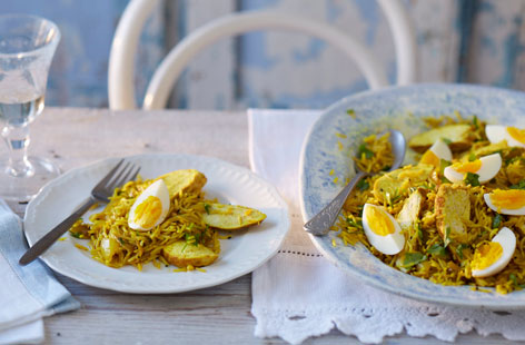 Swap out the fish for juicy chicken in this hearty Indian classic kedgeree brunch
