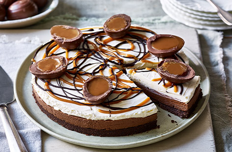 This Easter-inspired recipe for no-bake chocolate and caramel cheesecake is quick, easy and an excellent way to use up any errant Cadbury caramel eggs you might have laying about