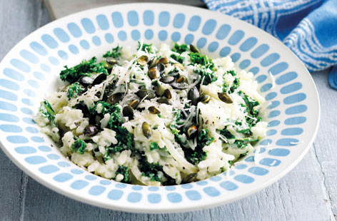 Looking for a new risotto recipe? This one uses kale as the star of the show, along with a topping of crunchy pumpkin seeds. Baking the risotto in the oven saves on stirring time and it still tastes just as good.