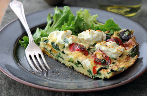 Make a fluffly and delicious omelette with a twist - velvety spinach, sweet red peppers and creamy ricotta cheese