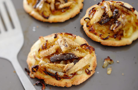 A nifty little wheat-free snack, these miniature pizzas are made with gluten-free flour, and topped with caramelised onions and chunks of sardine.