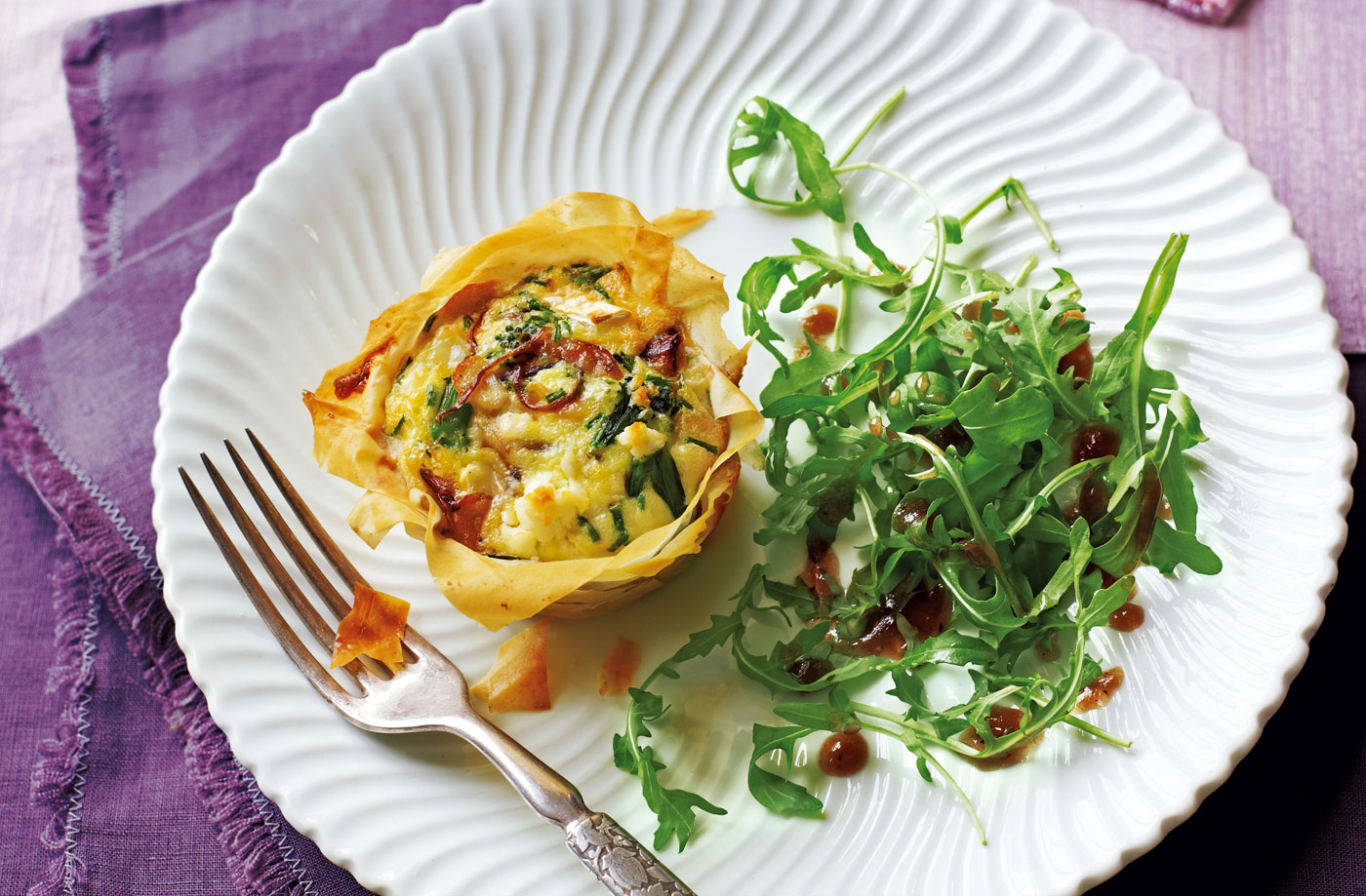 Goat's cheese, broccoli and red onion tartlets with rocket salad recipe