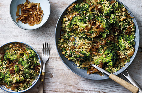 Suitable for vegetarians and meat eaters alike, this green biryani is an excellent source of vitamin B1 and chock-full of goodness. 