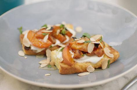 This delicious dish can be made on the barbecue in less than 10 minutes and combines classic teatime Madeira cake with exotic apricots to make a summer dessert packed with smoky, fruity flavours
