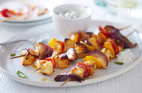 Halloumi kebabs with grilled veggies recipe