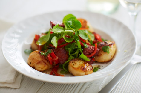 Pan fried scallops with warm chorizo recipe
