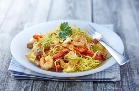 Transport your tastebuds to Singapore with this authentic noodle dish, loaded with lean turkey mince, fragrant King prawns and rich spices