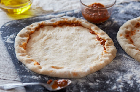 Sundried tomato stuffed crust pizza base recipe