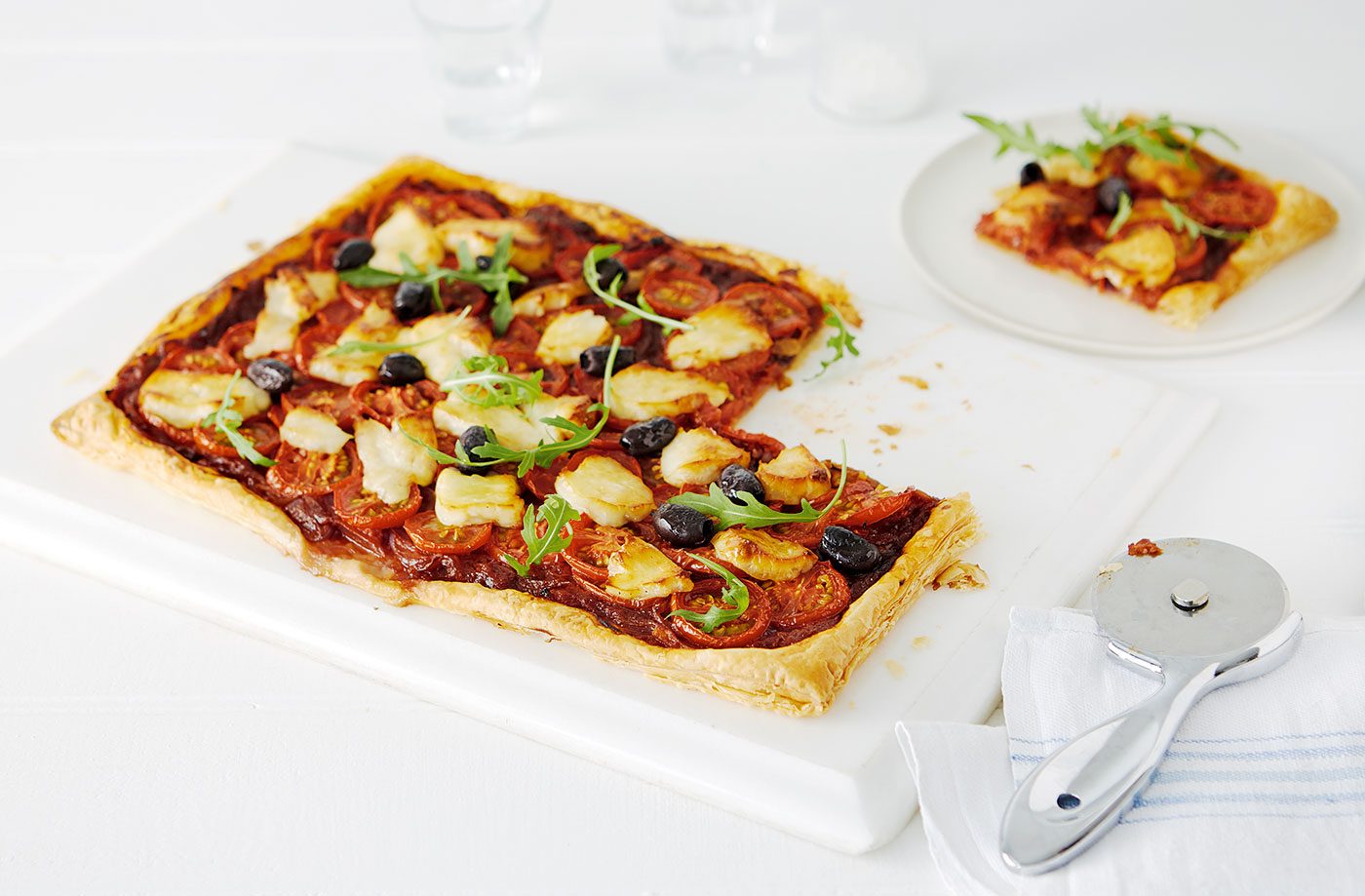 Tomato, red onion and halloumi pizza-style tart recipe