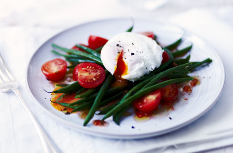 Green bean & tomato salad with poached egg recipe