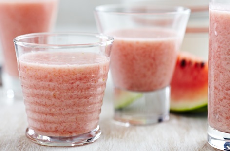 This refreshing watermelon smoothie is enriched by hints of spicy ginger. Quick and simple to make, it is the perfect drink to keep you going throughout the day.