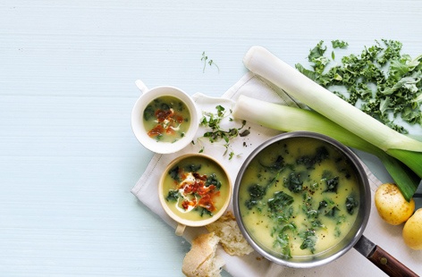Taking roughly 5 minutes to prepare and 30 minutes to cook, this classic and potato soup recipe is given a tasty (and nutritious) twist thanks to the addition of curly kale. Serve topped with crumbled prosciutto and some fresh crusty bread on the side.