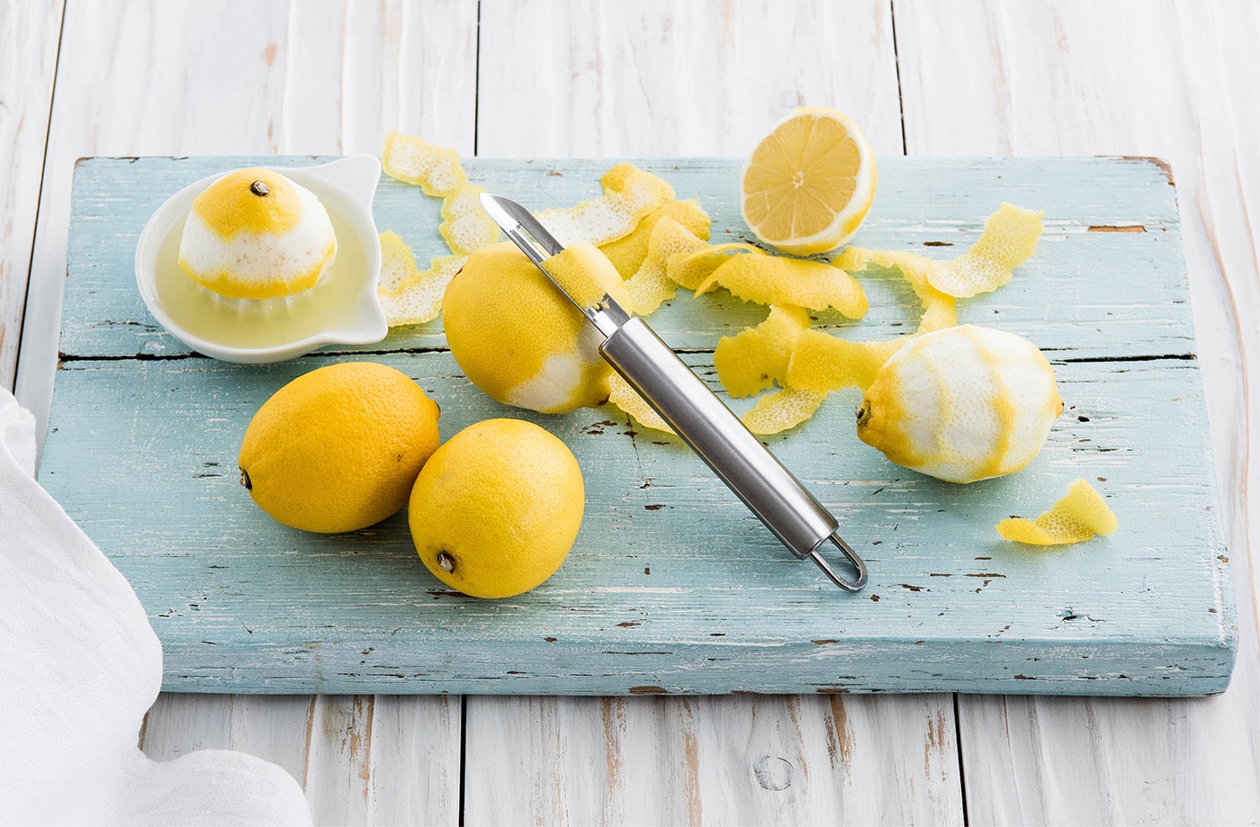 Prepare the lemons