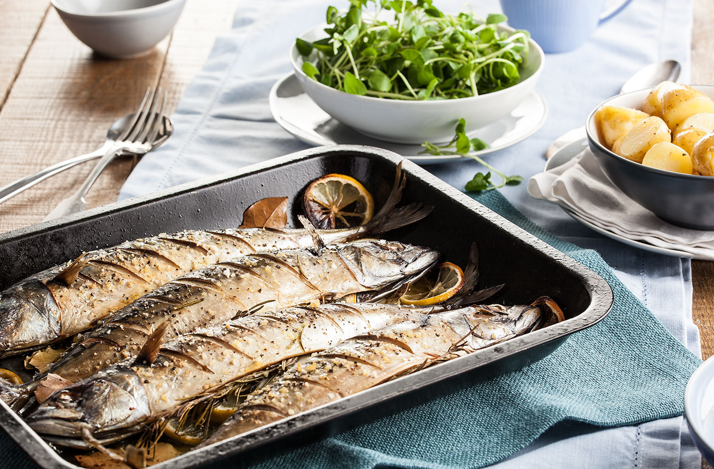 Roast mackerel with bay leaves and lemon recipe