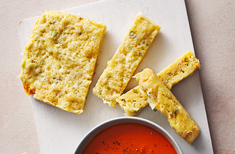 Think bread takes too long to make? Try this cheese and onion bread that’s made in the microwave and the perfect accompaniment to soup or cheeses. It’s a really low-energy and quick way to make homemade bread.