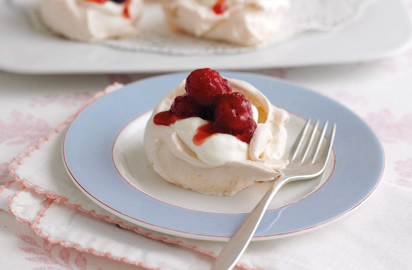 Mini berry Pavlovas recipe